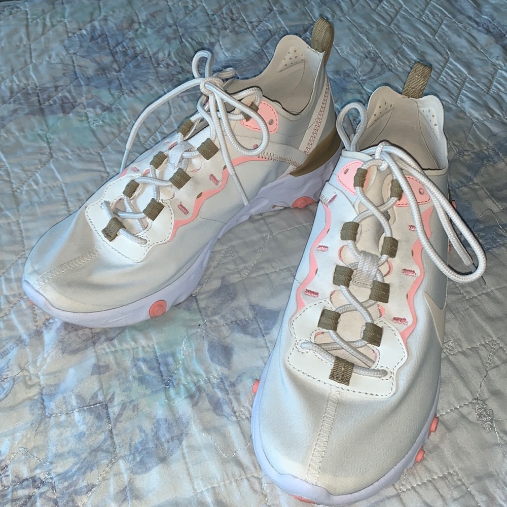 REACT ELEMENT 55 Nike Size 8 beige pink and brown